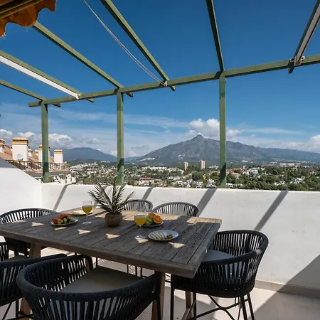 Newly Renovated 3bed Penthouse Retreat With Pools In Prime Location Appartamento