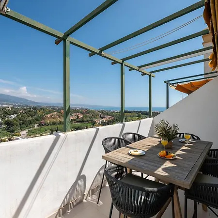 Newly Renovated 3bed Penthouse Retreat With Pools In Prime Location Appartamento Marbella
