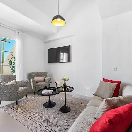 Newly Renovated 3bed Penthouse Retreat With Pools In Prime Location Marbella