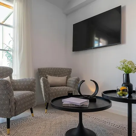 Newly Renovated 3bed Penthouse Retreat With Pools In Prime Location Appartamento Marbella