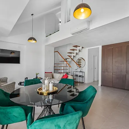 Newly Renovated 3bed Penthouse Retreat With Pools In Prime Location Marbella