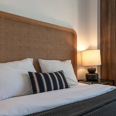 Newly Renovated 3bed Penthouse Retreat With Pools In Prime Location *