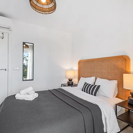 Newly Renovated 3bed Penthouse Retreat With Pools In Prime Location Appartamento