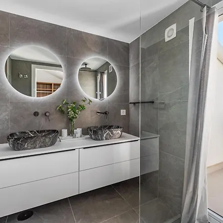 Newly Renovated 3bed Penthouse Retreat With Pools In Prime Location Appartamento Marbella