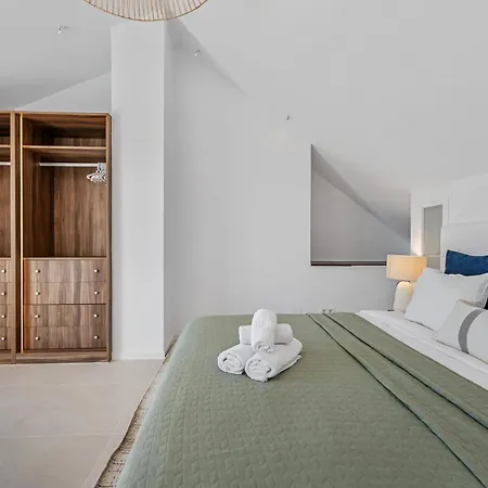 Newly Renovated 3bed Penthouse Retreat With Pools In Prime Location