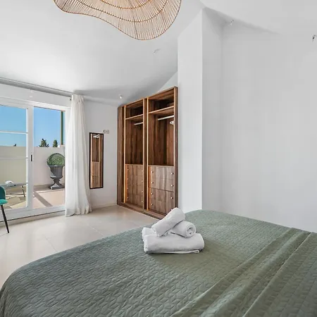 Newly Renovated 3bed Penthouse Retreat With Pools In Prime Location Appartamento Marbella