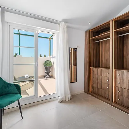 Newly Renovated 3bed Penthouse Retreat With Pools In Prime Location Appartamento *