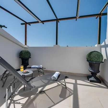 Newly Renovated 3bed Penthouse Retreat With Pools In Prime Location Appartamento Marbella