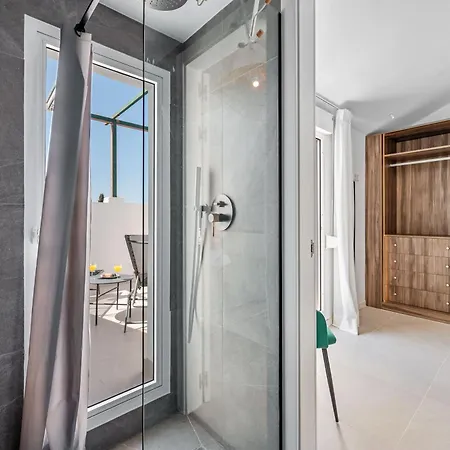 Newly Renovated 3bed Penthouse Retreat With Pools In Prime Location