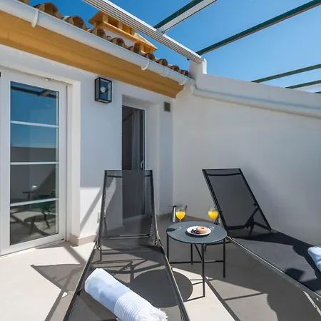 Newly Renovated 3bed Penthouse Retreat With Pools In Prime Location