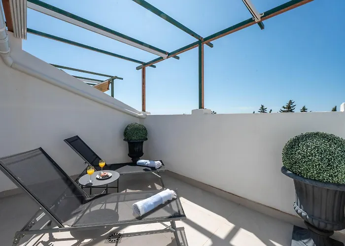 Lejlighed Newly Renovated 3bed Penthouse Retreat With Pools In Prime Location Marbella