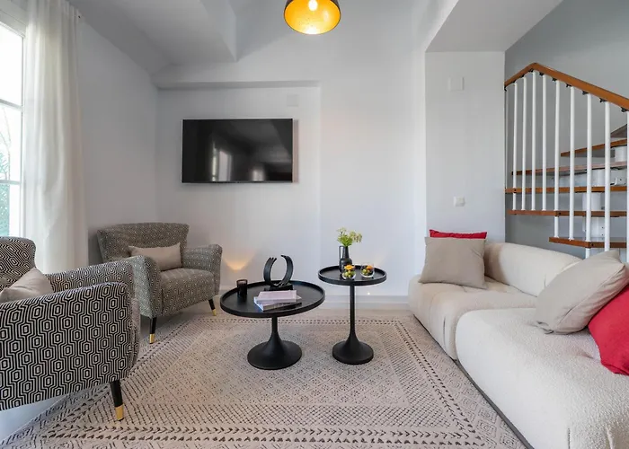 Apartmán Newly Renovated 3bed Penthouse Retreat With Pools In Prime Location