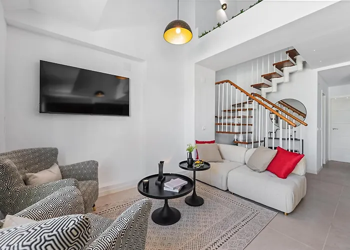 Newly Renovated 3bed Penthouse Retreat With Pools In Prime Location Marbella