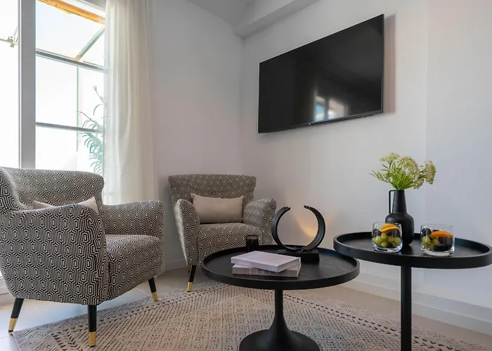 Newly Renovated 3bed Penthouse Retreat With Pools In Prime Location Appartamento Marbella