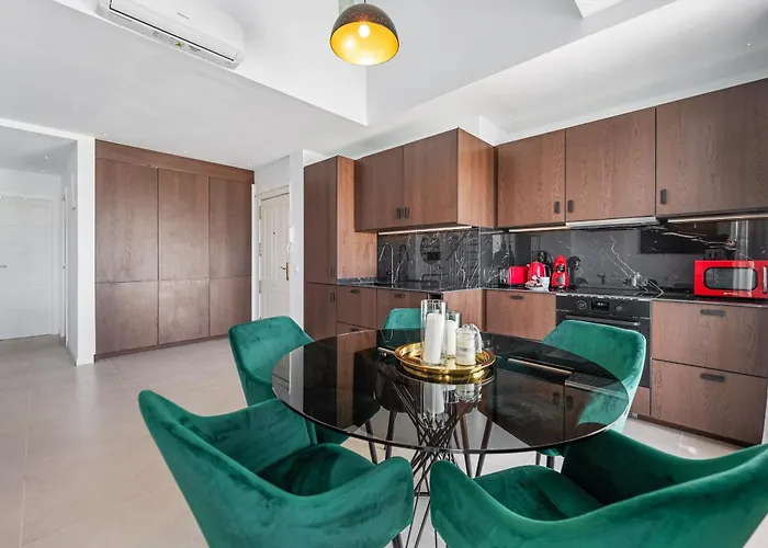 Apartmán Newly Renovated 3bed Penthouse Retreat With Pools In Prime Location *