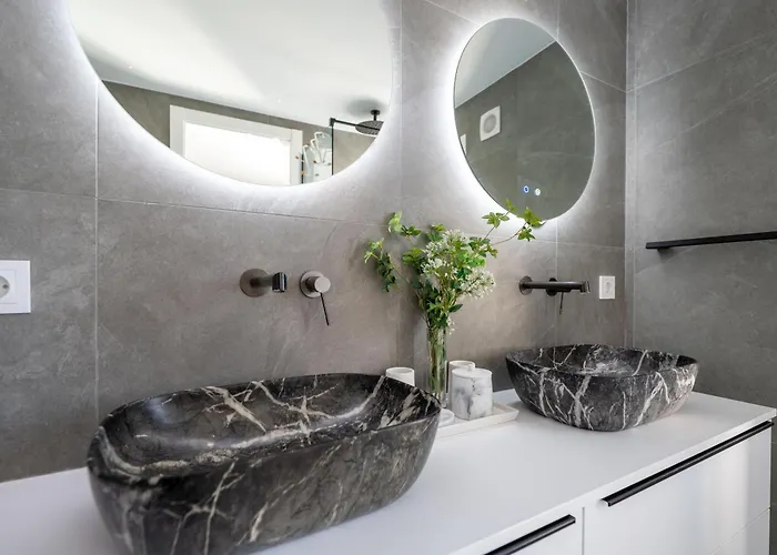 Newly Renovated 3bed Penthouse Retreat With Pools In Prime Location
