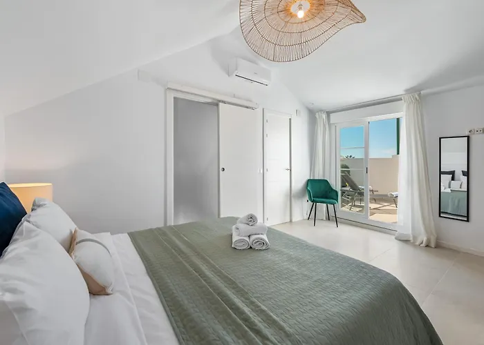 Apartmán Newly Renovated 3bed Penthouse Retreat With Pools In Prime Location