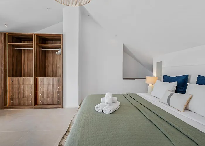Newly Renovated 3bed Penthouse Retreat With Pools In Prime Location