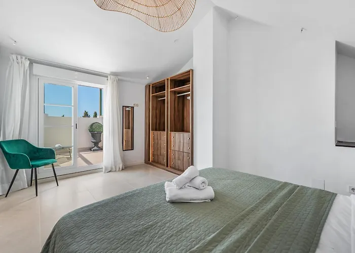 Newly Renovated 3bed Penthouse Retreat With Pools In Prime Location Apartmán Marbella
