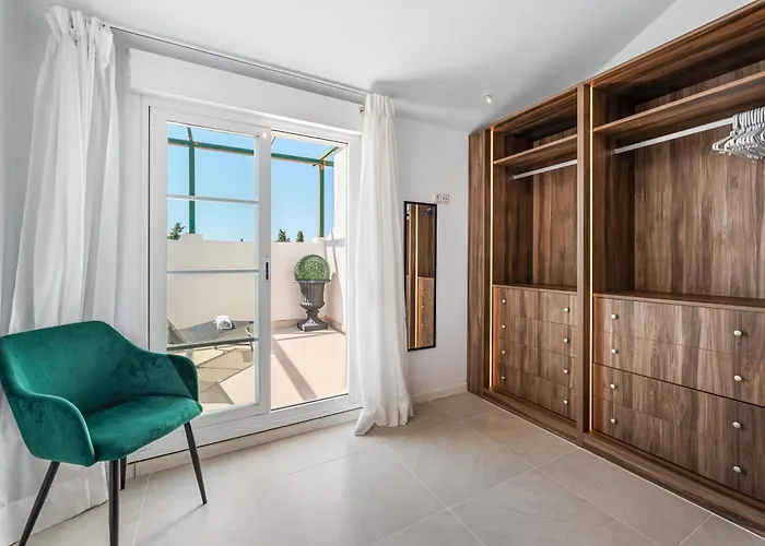 Newly Renovated 3bed Penthouse Retreat With Pools In Prime Location Apartmán *