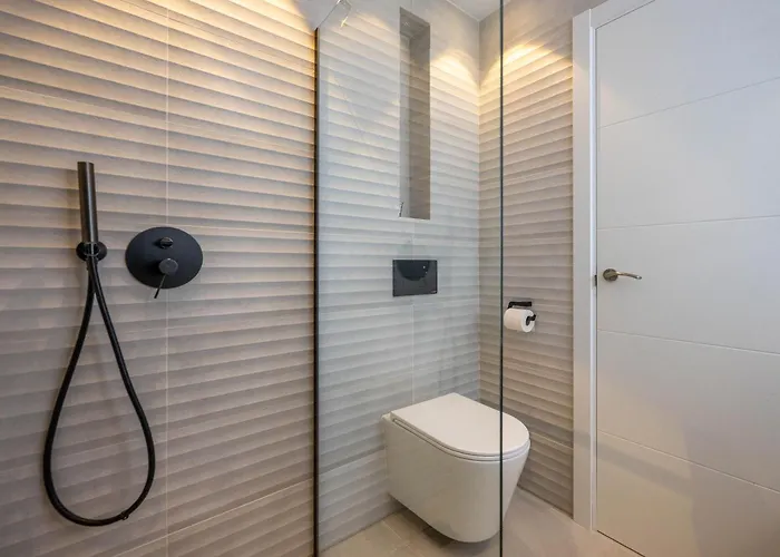Newly Renovated 3bed Penthouse Retreat With Pools In Prime Location *