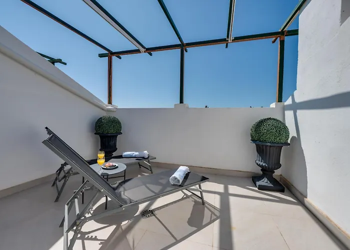 Newly Renovated 3bed Penthouse Retreat With Pools In Prime Location Apartmán Marbella