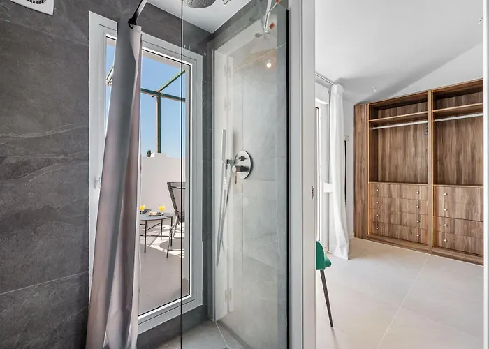 Newly Renovated 3bed Penthouse Retreat With Pools In Prime Location