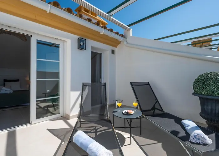Newly Renovated 3bed Penthouse Retreat With Pools In Prime Location