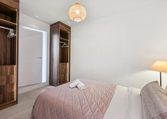 Apartmán Newly Renovated 3bed Penthouse Retreat With Pools In Prime Location