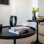 Newly Renovated 3bed Penthouse Retreat With Pools In Prime Location דירה
