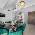 Newly Renovated 3bed Penthouse Retreat With Pools In Prime Location מארבלה