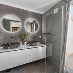 Newly Renovated 3bed Penthouse Retreat With Pools In Prime Location דירה מארבלה