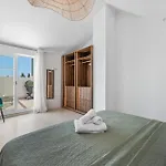 Newly Renovated 3bed Penthouse Retreat With Pools In Prime Location דירה מארבלה