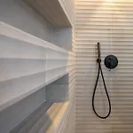 Newly Renovated 3bed Penthouse Retreat With Pools In Prime Location