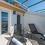 Newly Renovated 3bed Penthouse Retreat With Pools In Prime Location