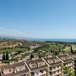 Newly Renovated 3bed Penthouse Retreat With Pools In Prime Location דירה